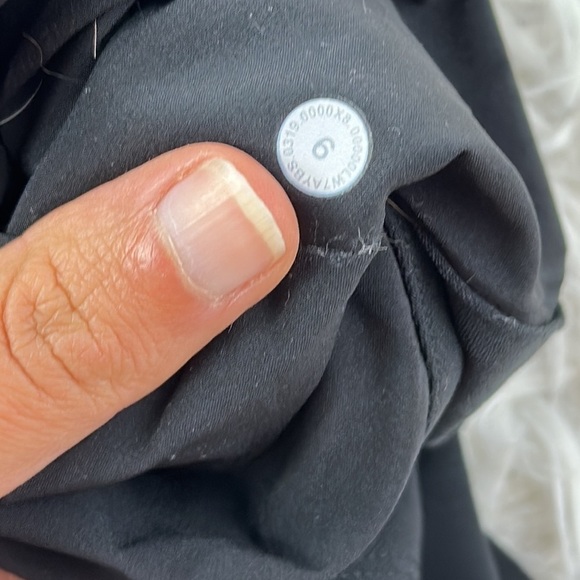 Lululemon Noir Short 5.5" Black - Picture 5 of 7